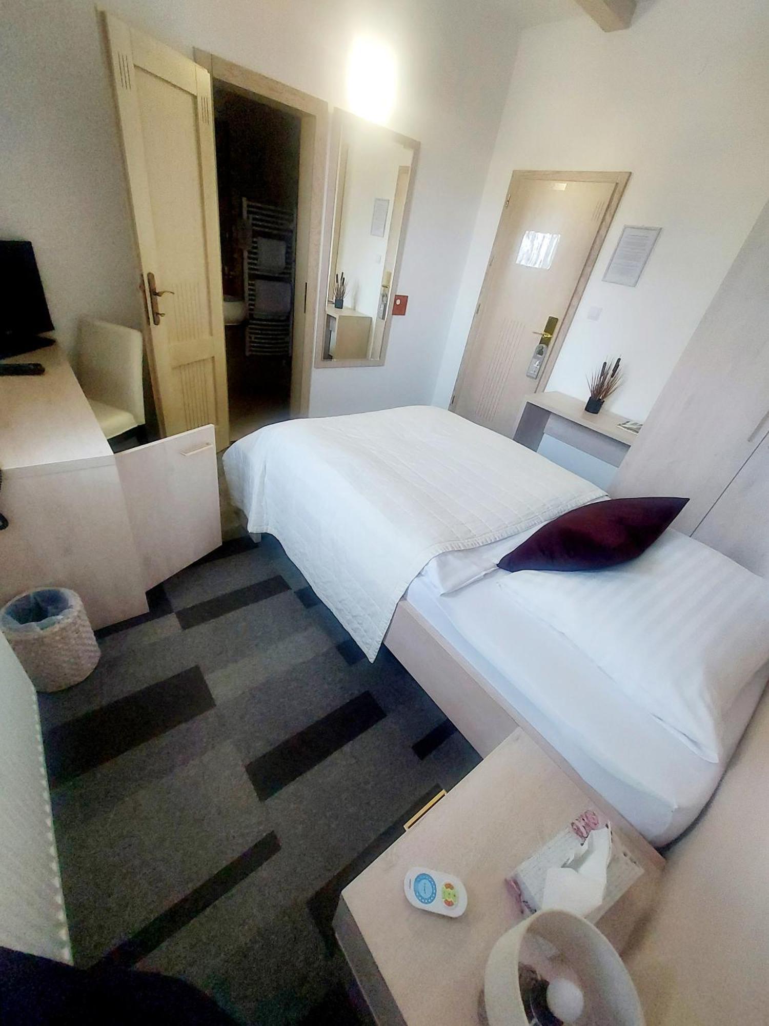 Hotel Slameny Dom & Spa Malá Ida Quarto foto